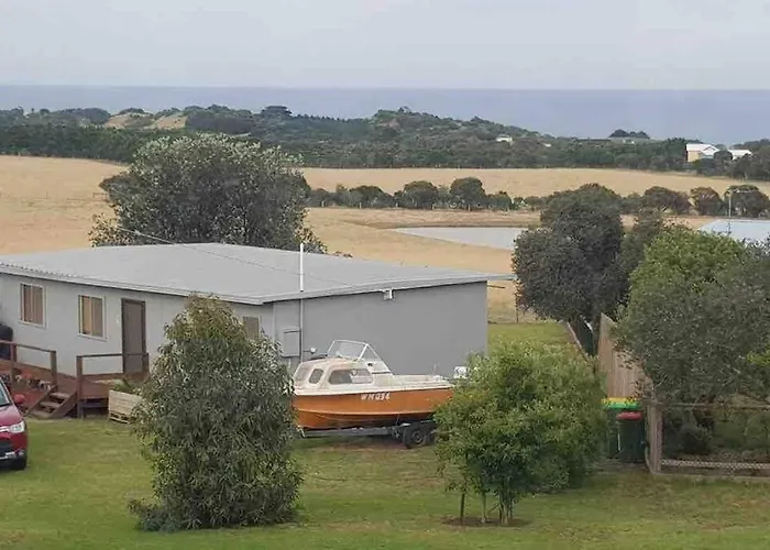 Yolo- Beach-House Views, Near Penguins, Nbn!