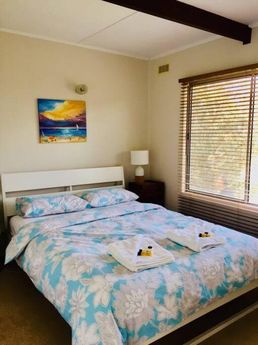 Yolo- Beach-house Views, Near Penguins, Nbn! Holiday home *