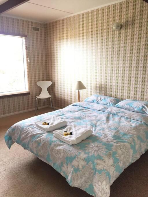 Yolo- Beach-house Views, Near Penguins, Nbn! Holiday home *