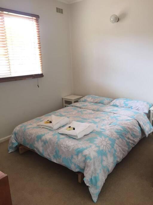 Yolo- Beach-house Views, Near Penguins, Nbn! Holiday home